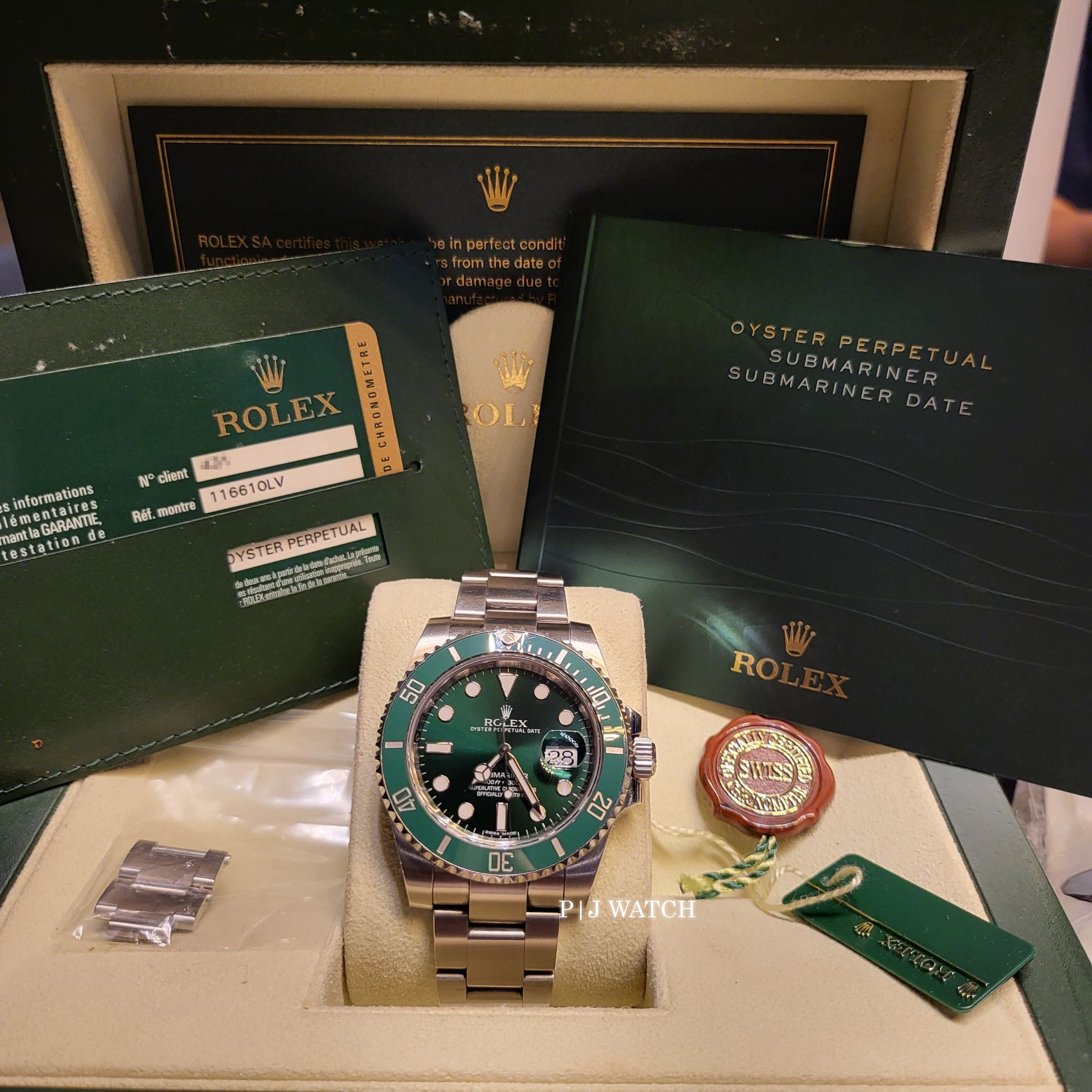 Rolex Stainless Steel Submariner Date 40 Green / Green “Hulk” – The Estate  Watch And Jewelry Company®