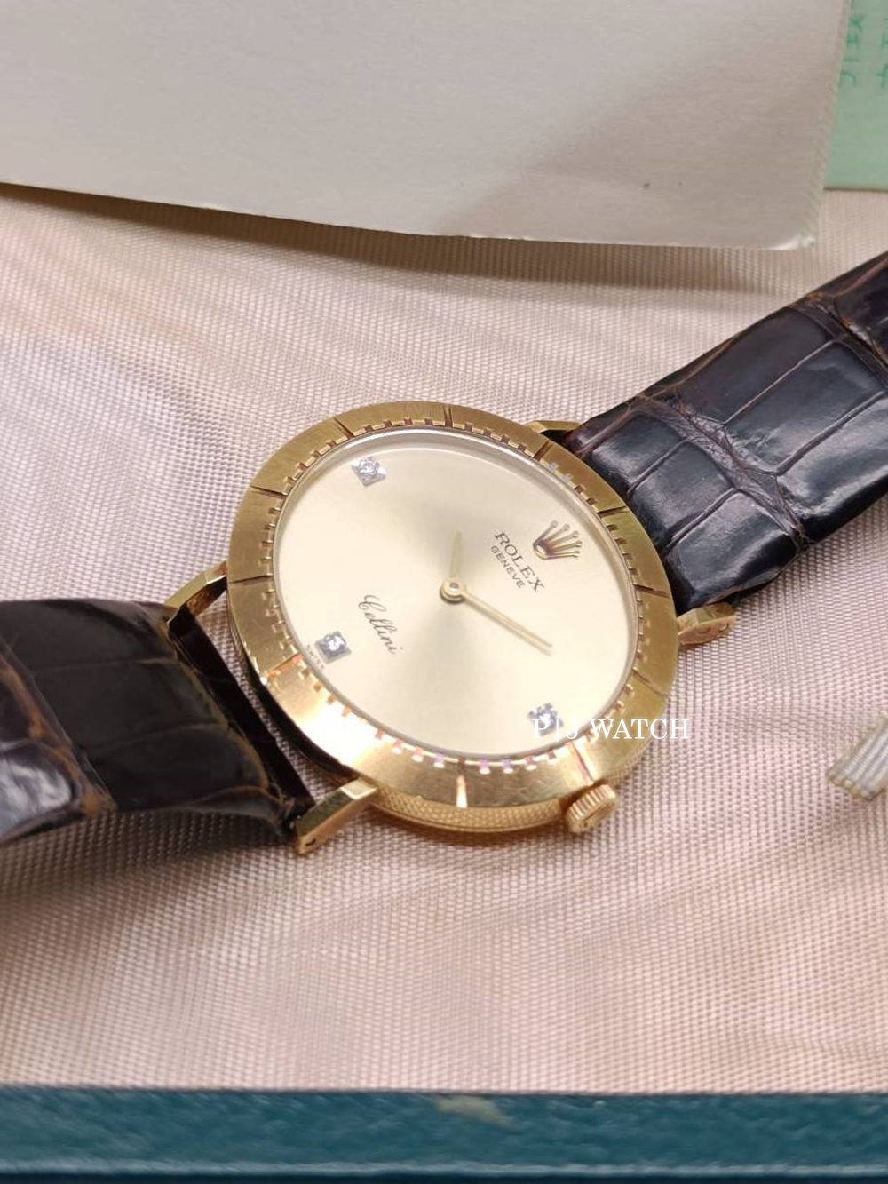 Rolex Cellini 25mm Yellow Gold Ref.4081-8-2