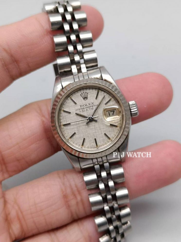 Rolex Oyster Perpetual Date 26mm Vintage Silver Linen Dial Ref.6924