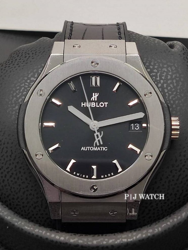 Hublot Classic Fusion Automatic 38mm Titanium Ref.565.NX.1470.LR