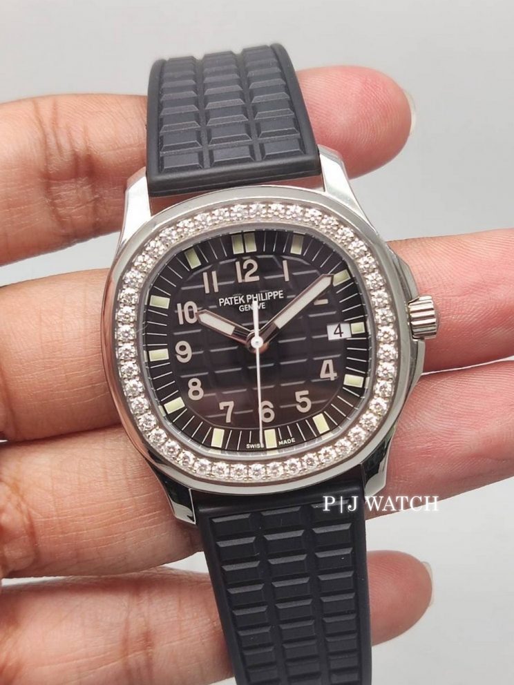 Patek Philippe Aquanaut 35.6mm Black Dial Diamond Bezel Ref.5067A-001