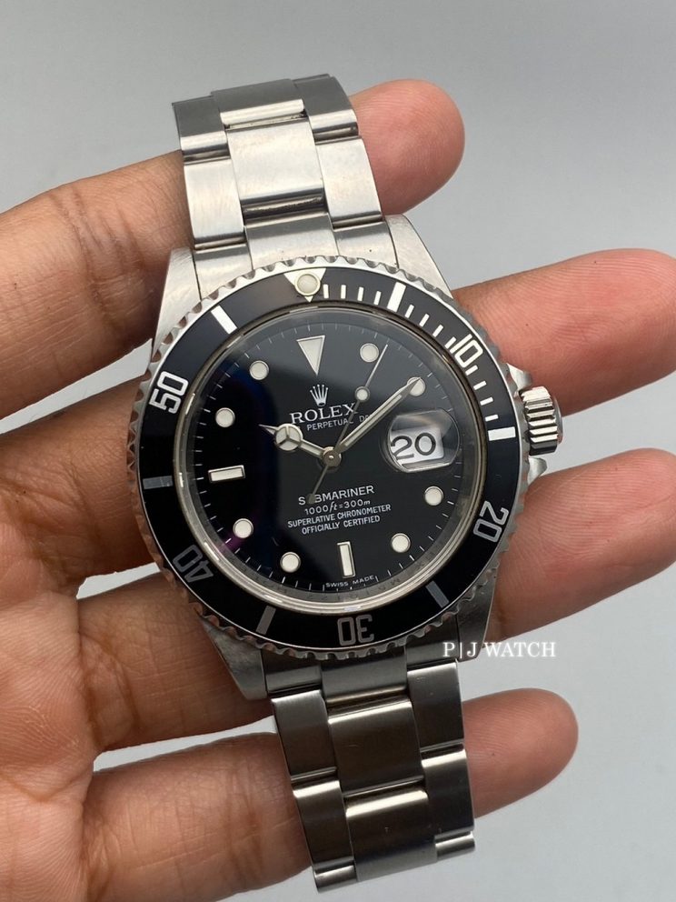 Rolex Submariner Date 40mm Black Dial Ref.16610