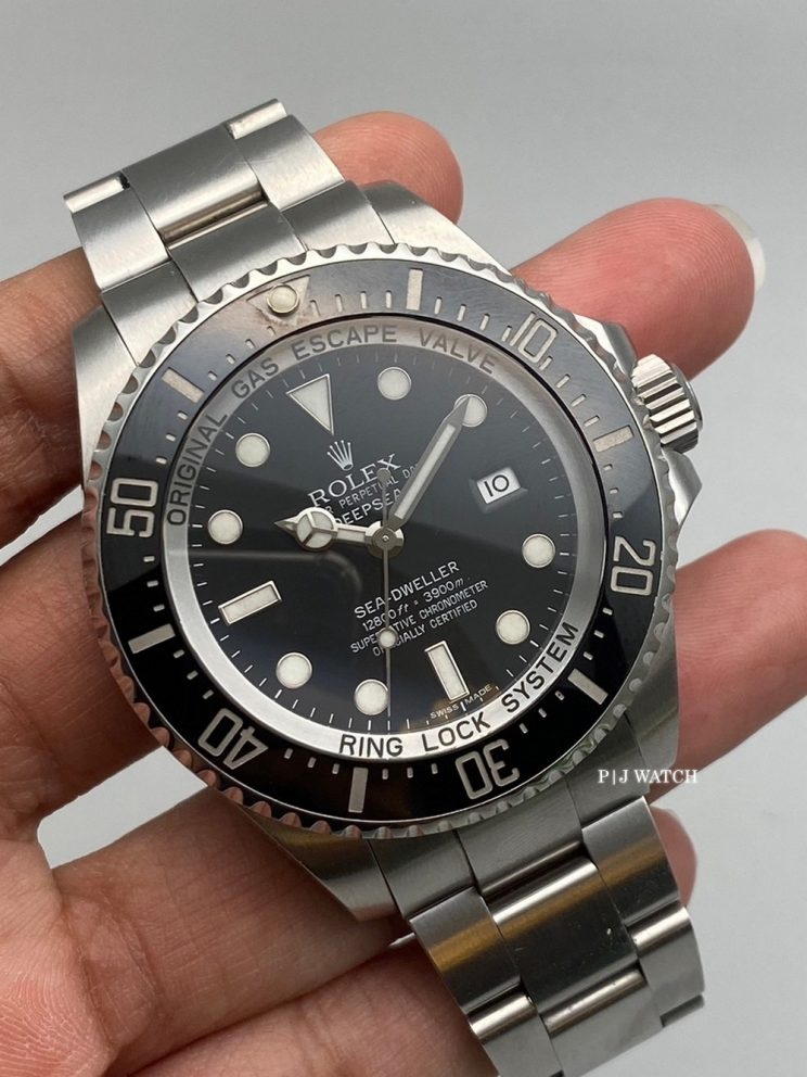 Rolex Sea-Dweller Deepsea 44mm Black Dial Oystersteel Ref.116660