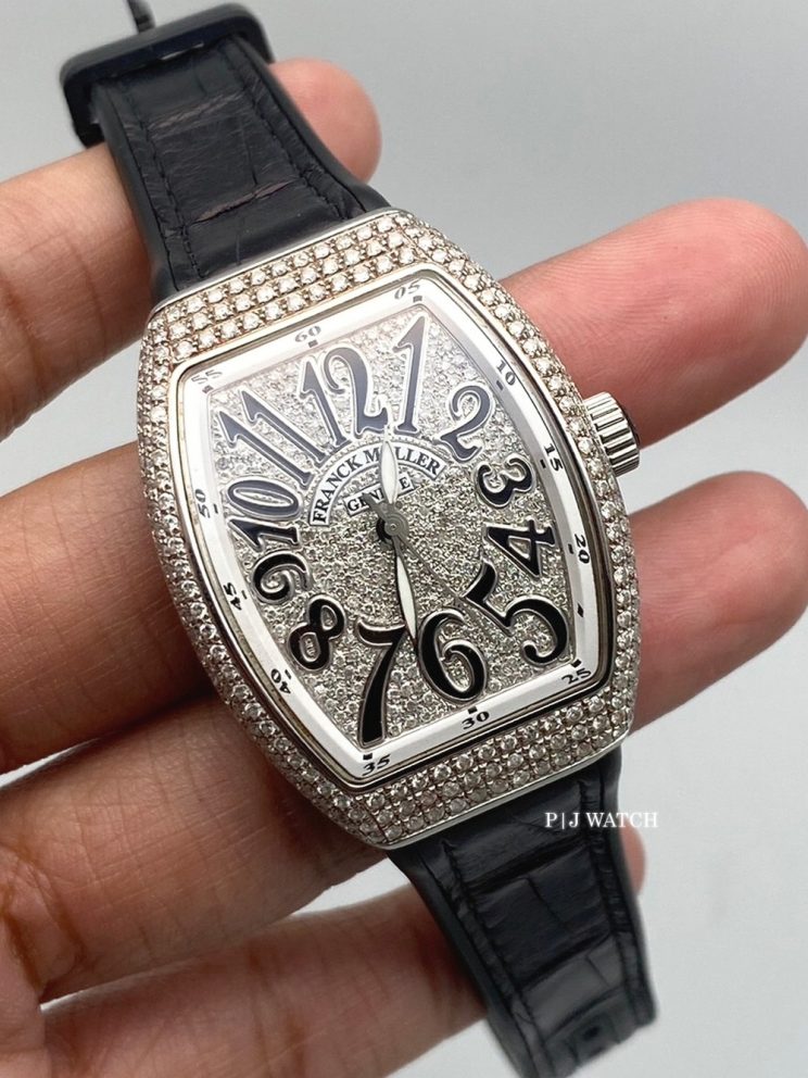 Franck Muller 32mm Pave Diamonds Setting Black Vanguard Ref.V 32 QZFranck Muller 32mm Pave Diamonds Setting Black Vanguard Ref.V 32 QZ