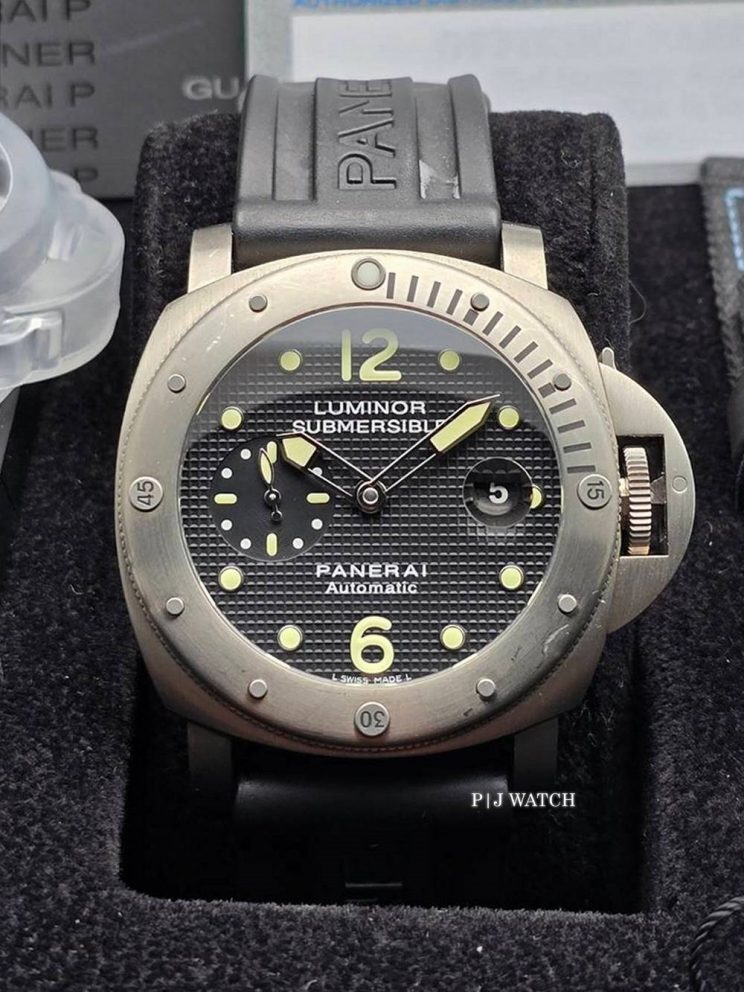 Panerai Luminor Submersible Hobnail Titanium PAM00025