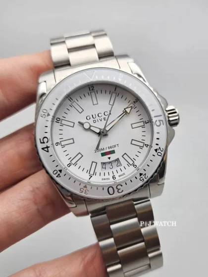 Gucci Dive Quartz White Dial Silver Steel Men's Watch Ref.YA136302